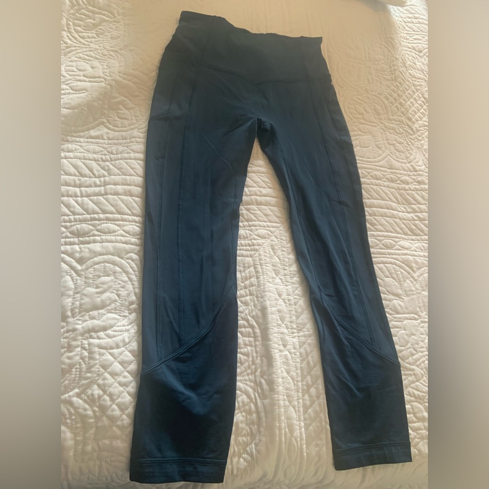 Lululemon blue leggings with pockets Size 6.